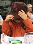 J'ai chipé le chapeau de Maman !