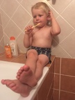 Pose tout à fait intéressante pour se laver les dents