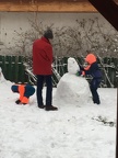 Bonhomme de neige en construction 2